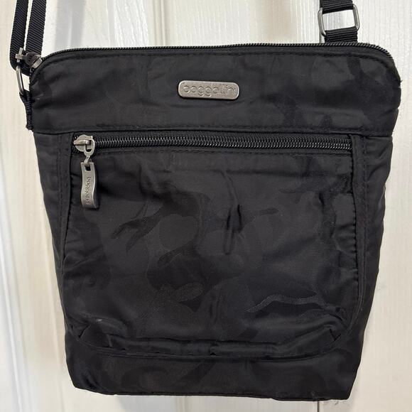 Baggallini Black Camo Nylon Small Crossbody Bag - Picture 1 of 7